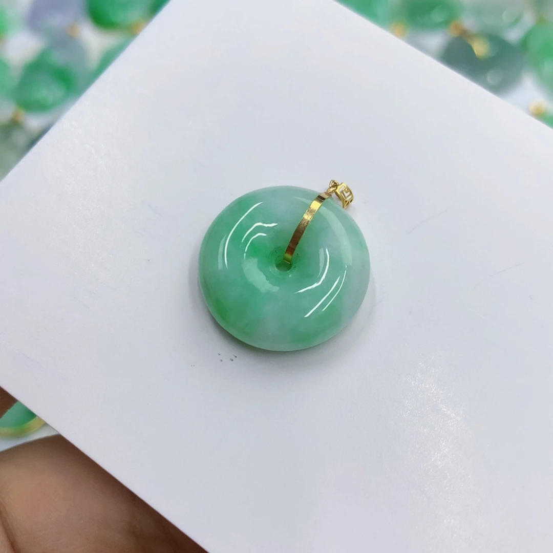 翡翠18K金镶嵌颈饰翡翠