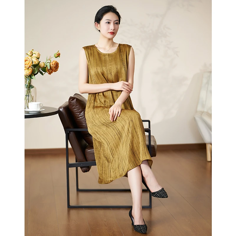 迪欧芙2025年新款金色背心裙无袖极简风中长裙百搭裙子#XLQ18300