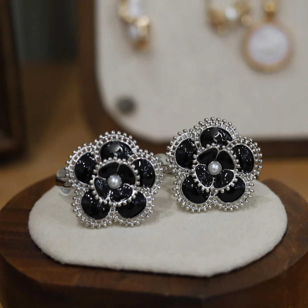 铜合金珐琅耳饰 山茶花耳夹女日韩耳环复古黑色珐琅小众经典手工