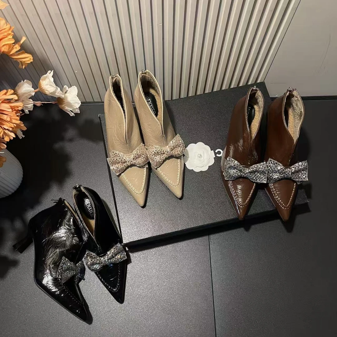 【现现】秋冬季新款高级蝴蝶结水钻后拉链加绒女百搭尖头深口高跟鞋