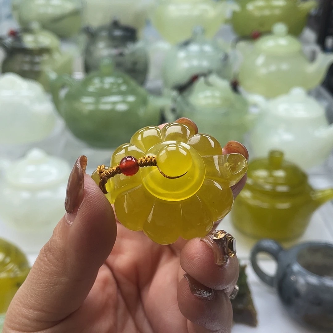 蛇纹石玉未镶嵌壶