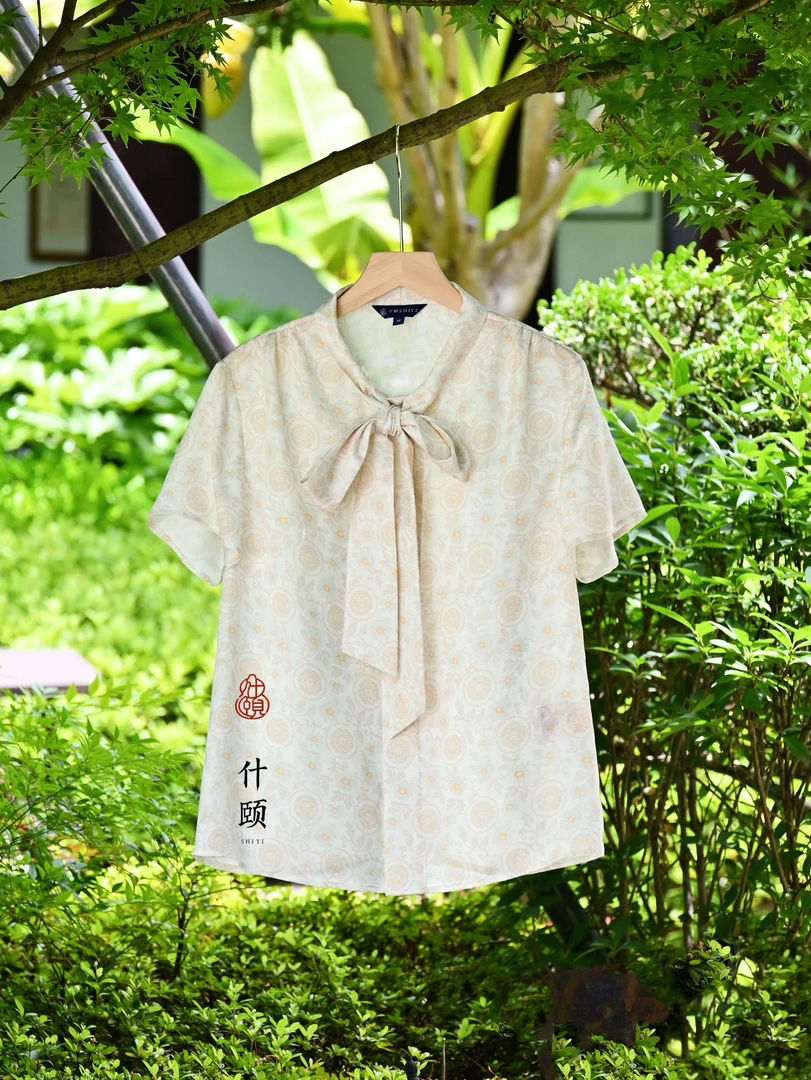 什颐新中式【苏州非遗织造三经绞罗】独家印花系带蝴蝶结短袖衬衫