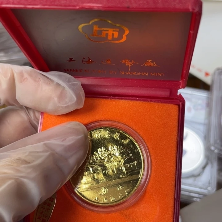 其他普通金属毛伟人镀金纪念章