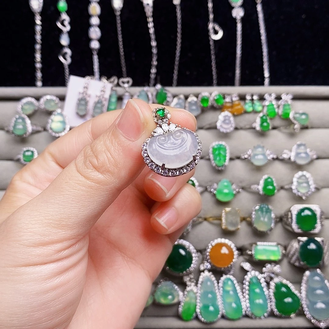 翡翠银S925镶嵌颈饰如意