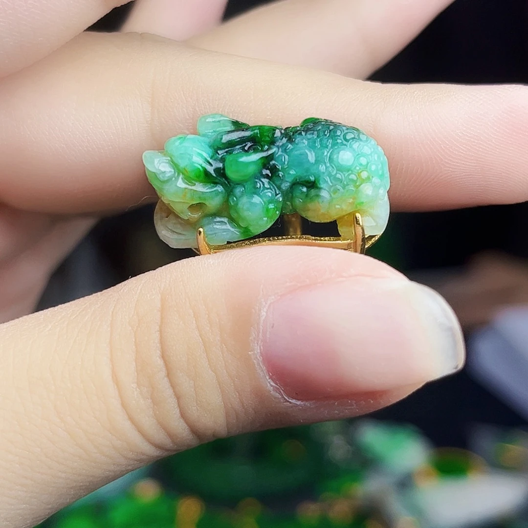 颈饰未镶嵌翡翠多样性