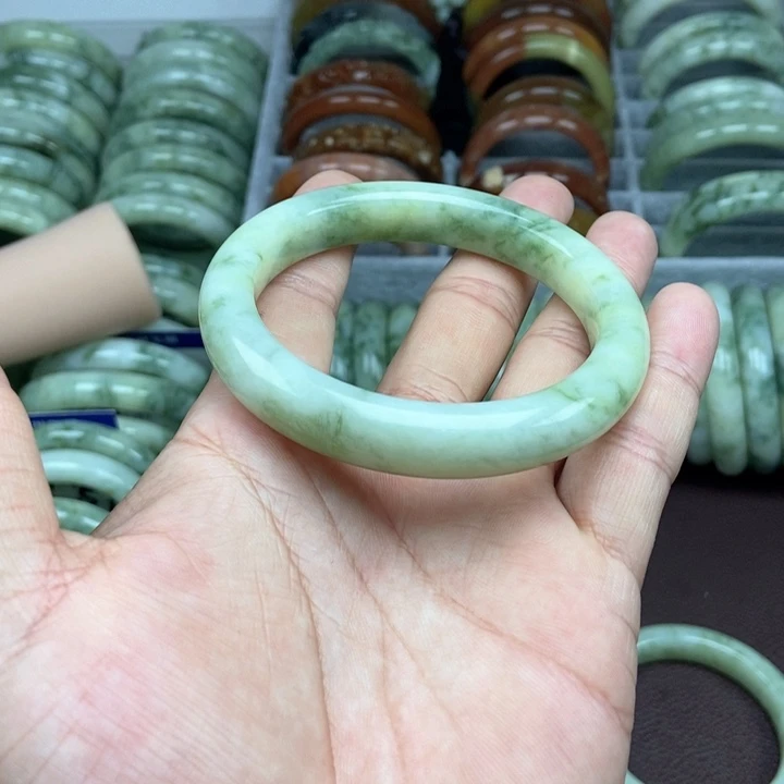 蛇纹石玉手镯未镶嵌心**舞