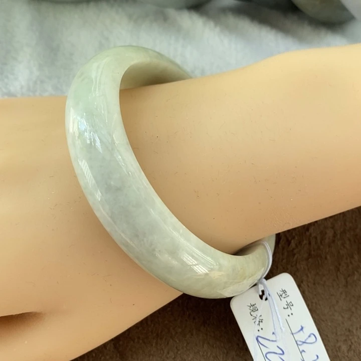 翡翠未镶嵌手镯13658058