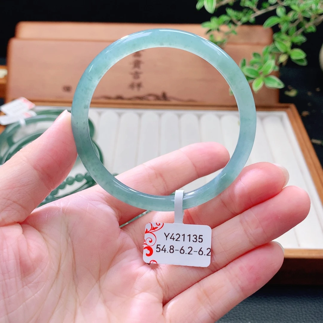 翡翠未镶嵌手镯（圆镯）