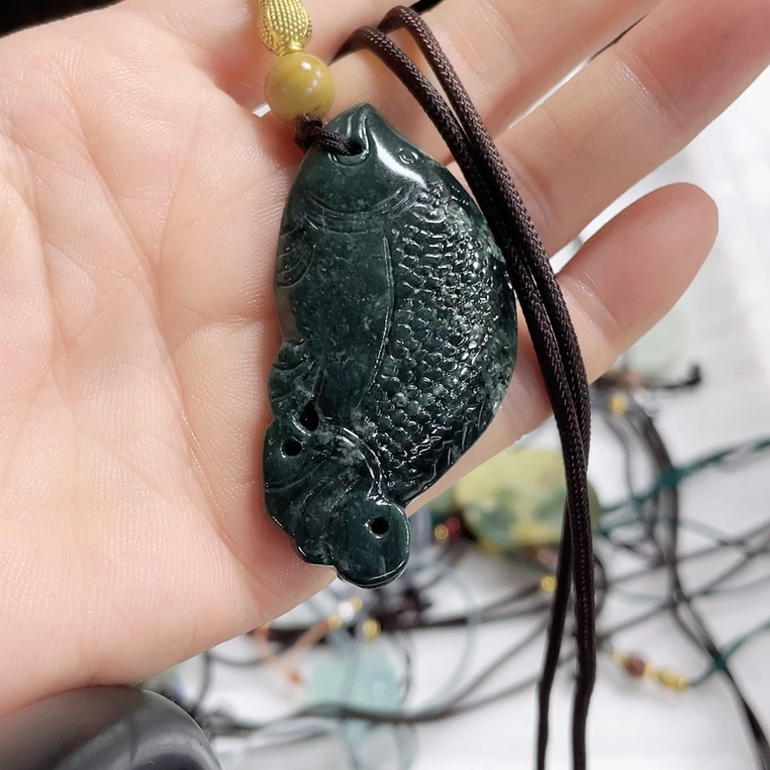 蛇纹石玉颈饰未镶嵌