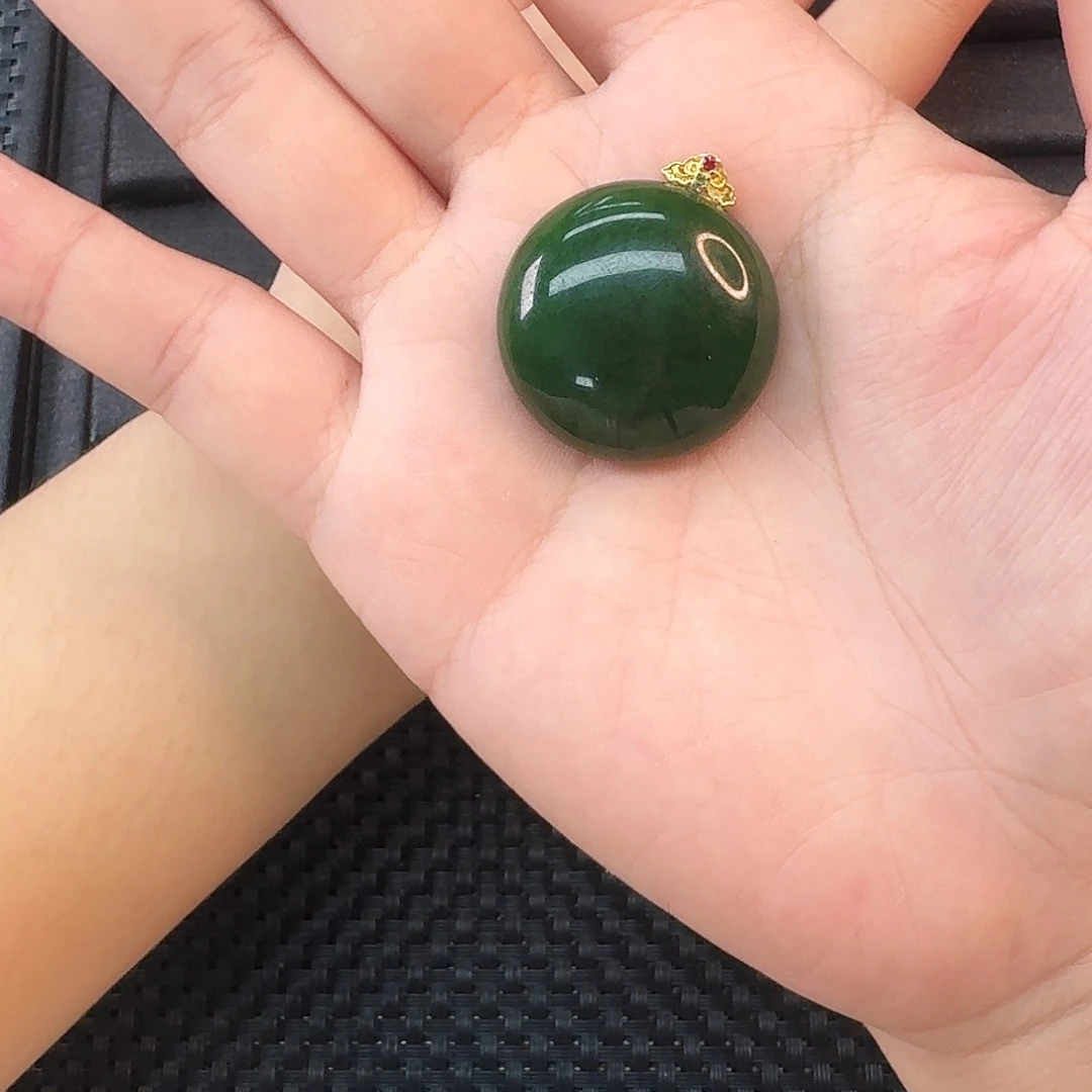 和田玉银S925镶嵌颈饰碧玉面包扣一个