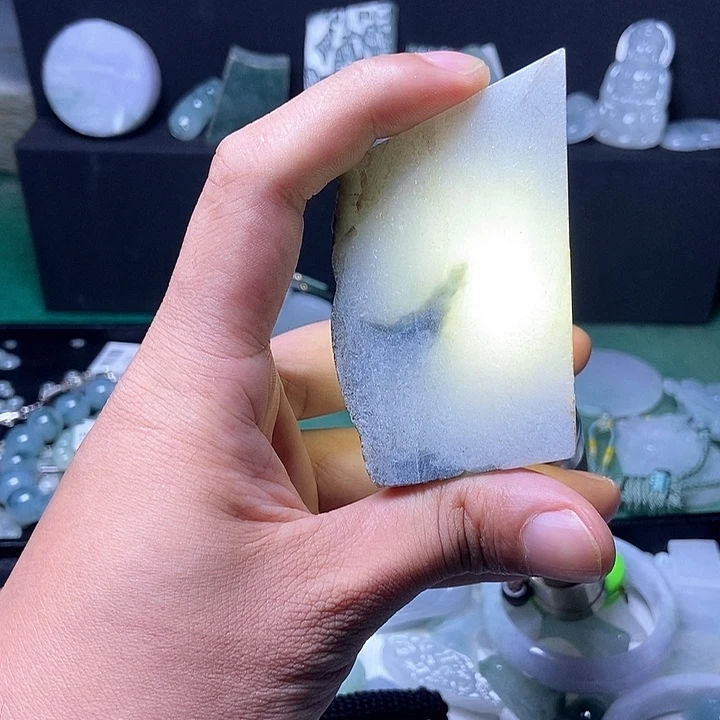 翡翠未镶嵌颈饰片料