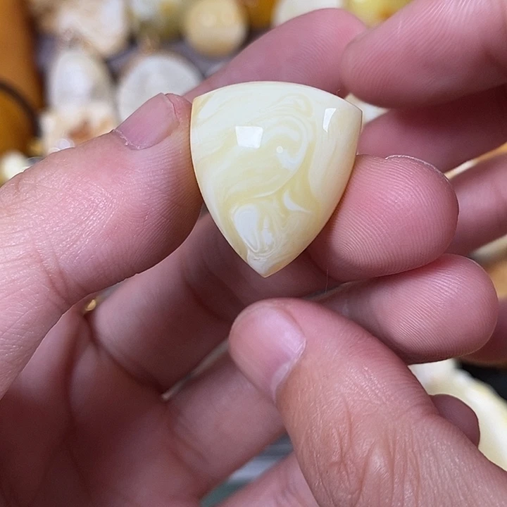 未镶嵌琥珀裸石我