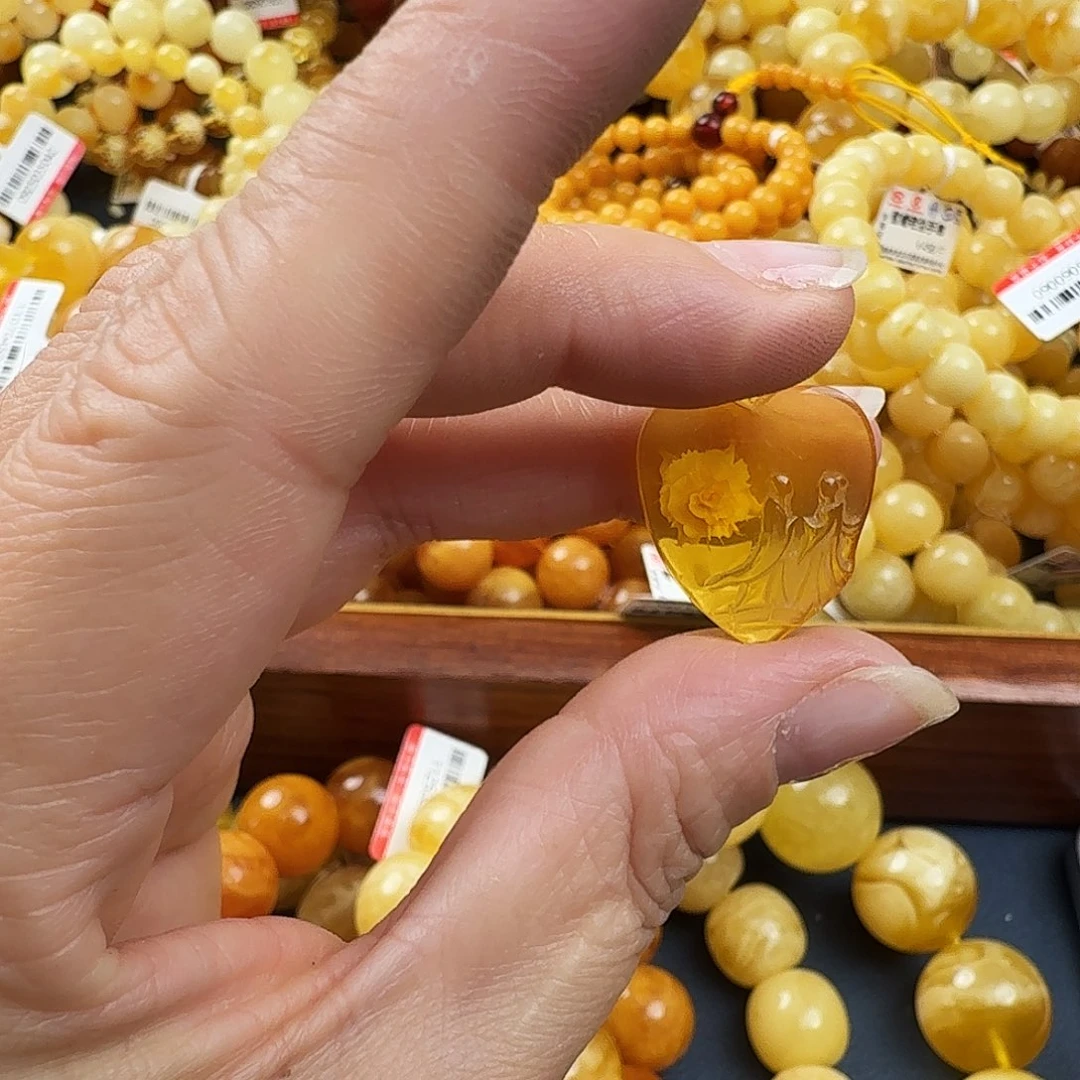 琥珀未镶嵌珠宝奇石