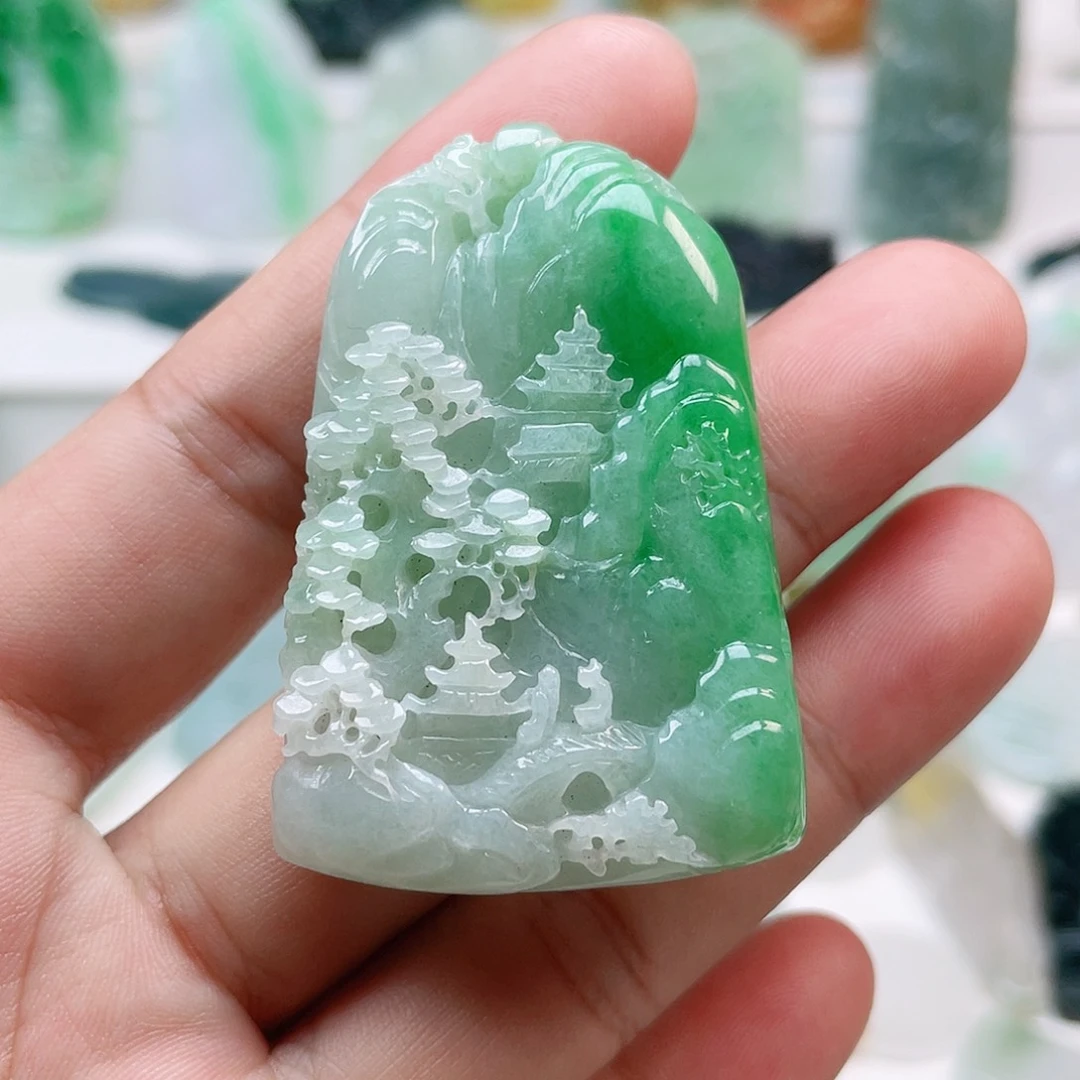 翡翠颈饰未镶嵌山水