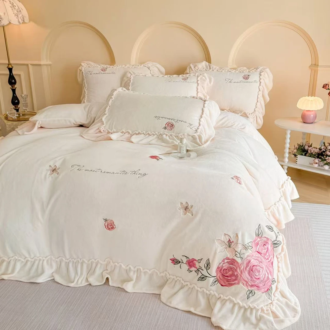 【晴美】高克重牛奶绒刺绣四件套-玫瑰情-奶白