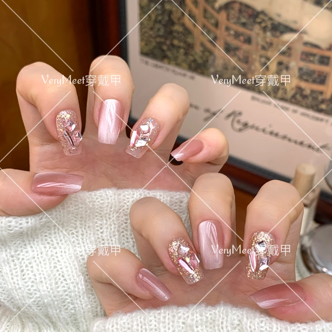 VeryMeet穿戴甲温柔粉玻璃猫眼春夏高级感爆闪拼钻中方美甲贴L110