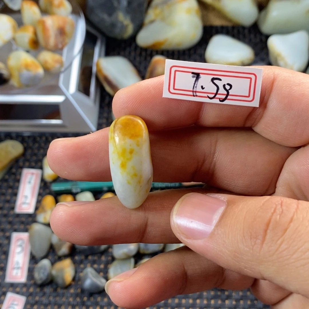 和田玉（糖玉）未镶嵌挂件