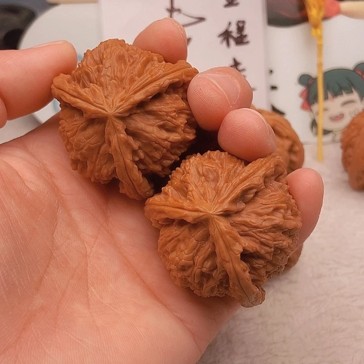 吊坠文玩核桃山****峰三棱