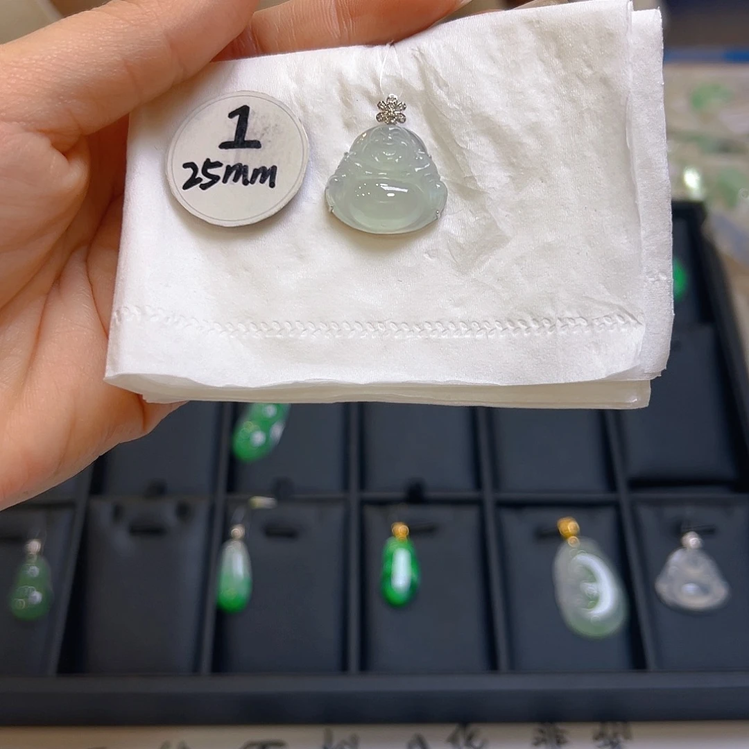 翡翠颈饰18K金镶嵌翡翠