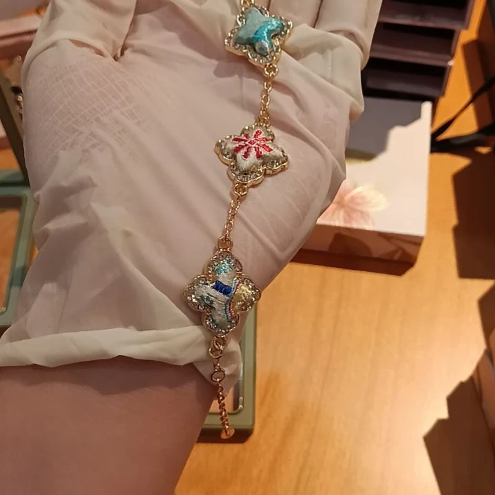 织绣和平小屋助力非遗蜀锦四芒星手链彩色