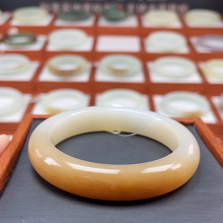 和田玉手镯未镶嵌糖白羊脂级