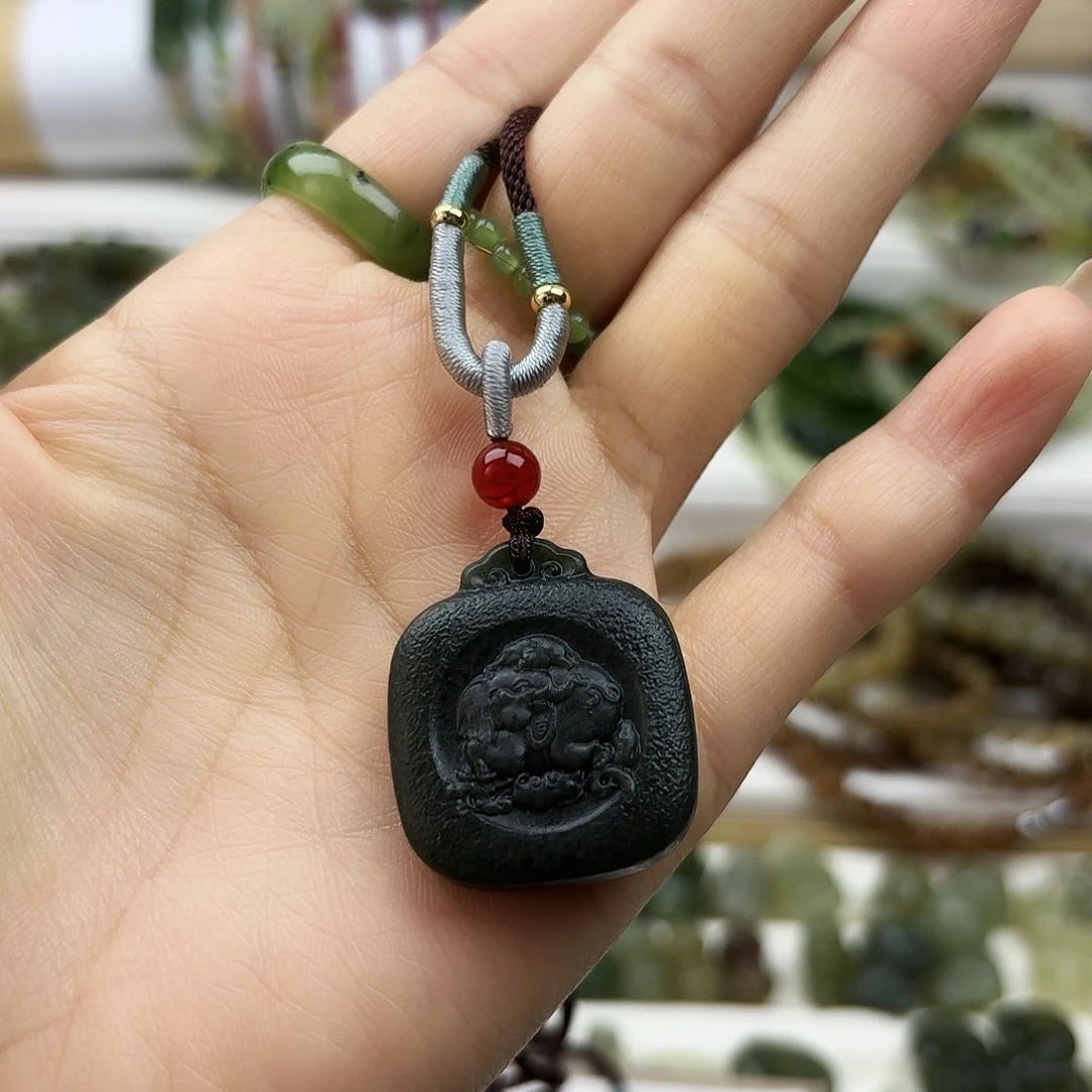 和田玉颈饰未镶嵌象神