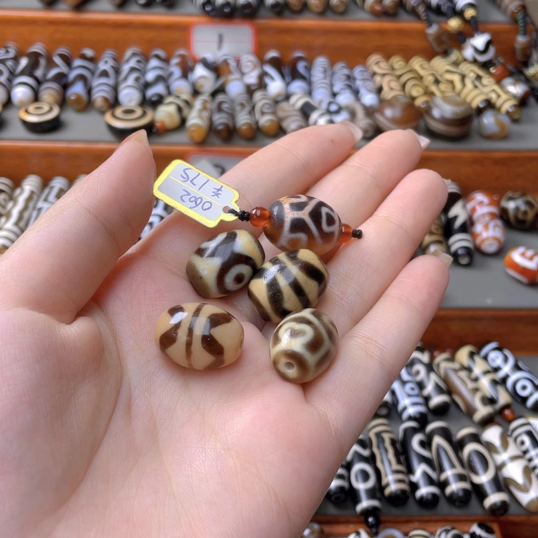 玛瑙/玉髓颈饰未镶嵌立**化