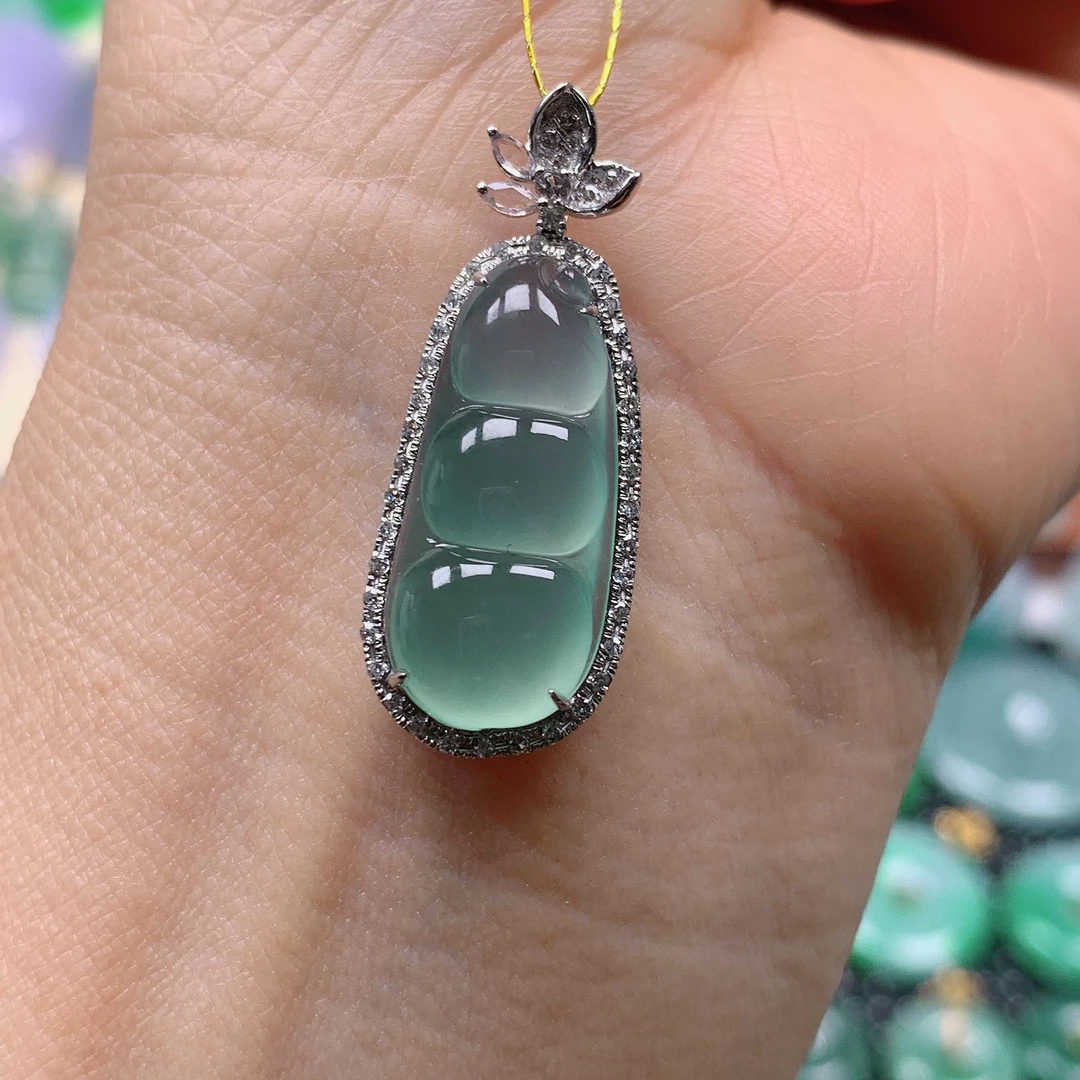 缅甸天然A货翡翠，冰晴起胶福豆 编号233/527尺寸32.2-12.5-6.5