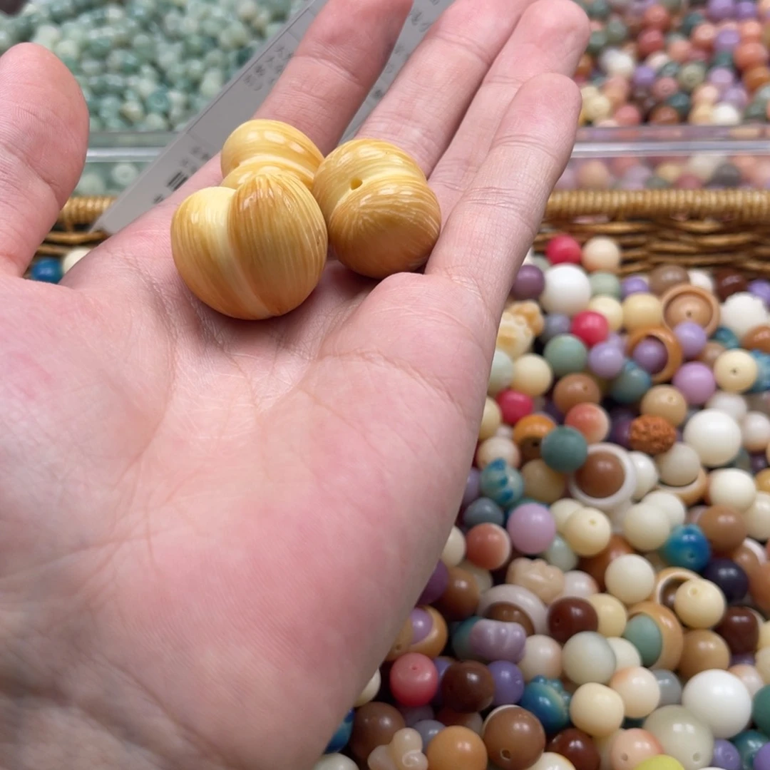 吊坠白玉菩提z18-25/微瑕12颗拉丝屁桃炭烧