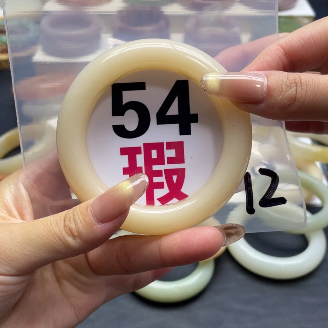 未镶嵌手镯石英质玉