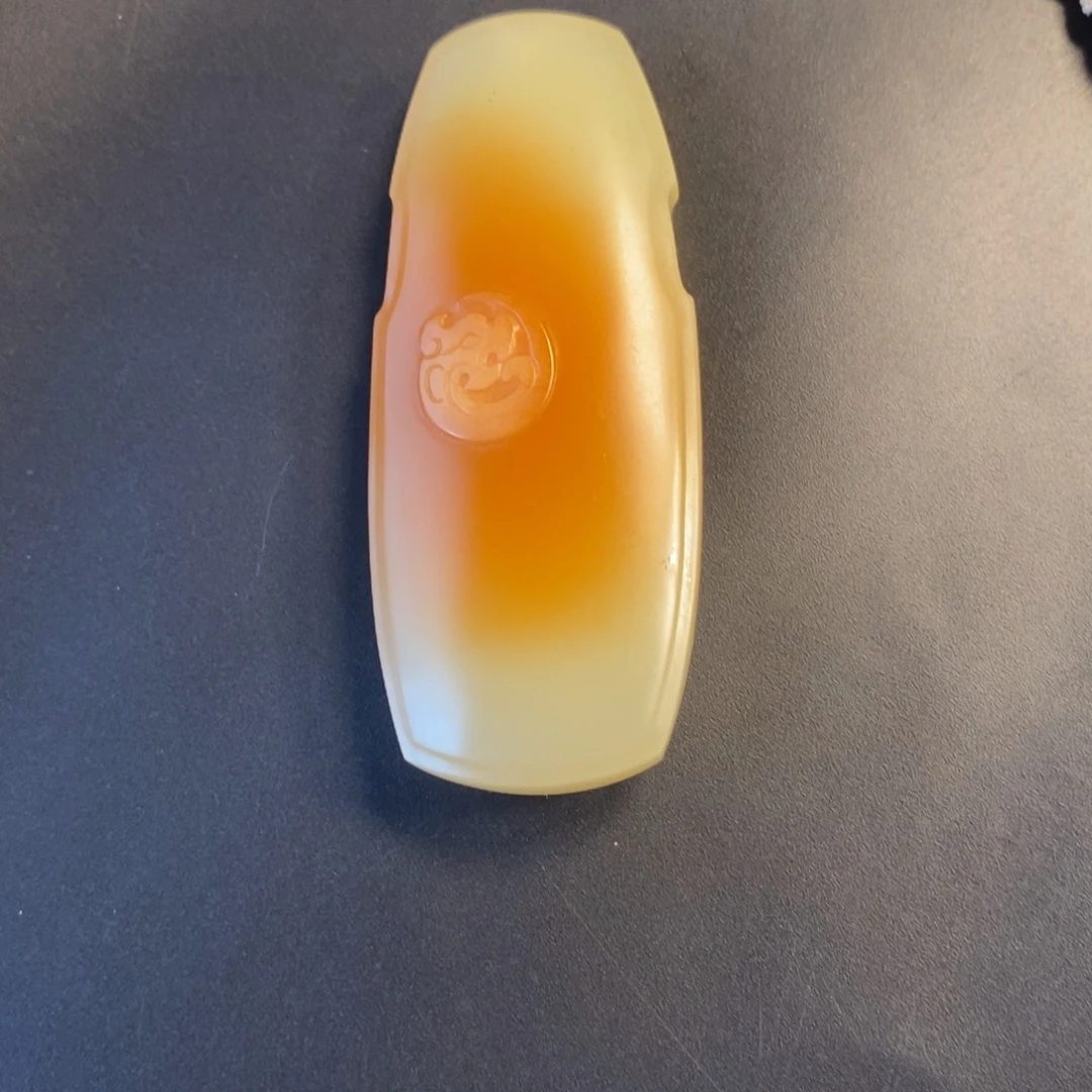 治***法石英质玉（缅黄）未镶嵌缅黄精品挂件
