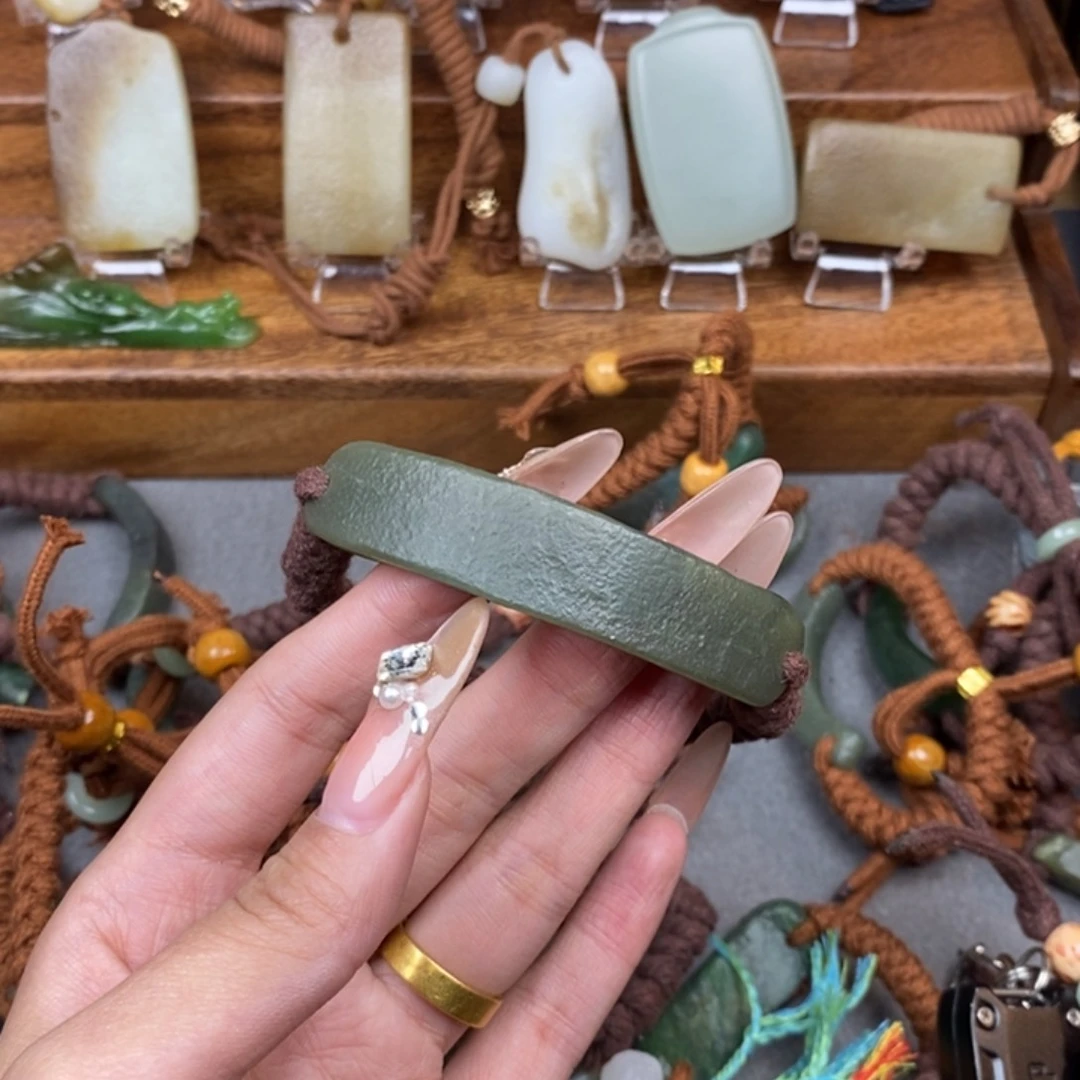 和田玉颈饰未镶嵌判*