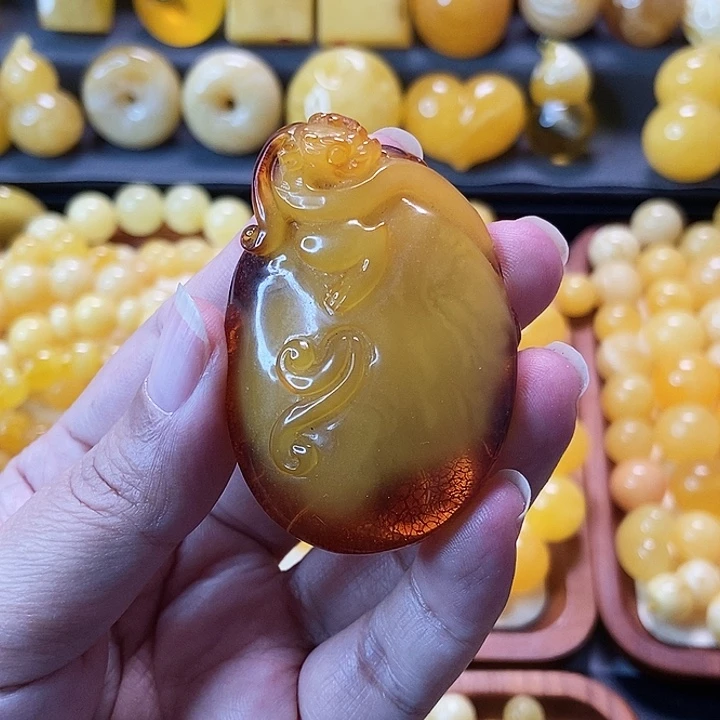 琥珀未镶嵌颈饰天然蜜蜡