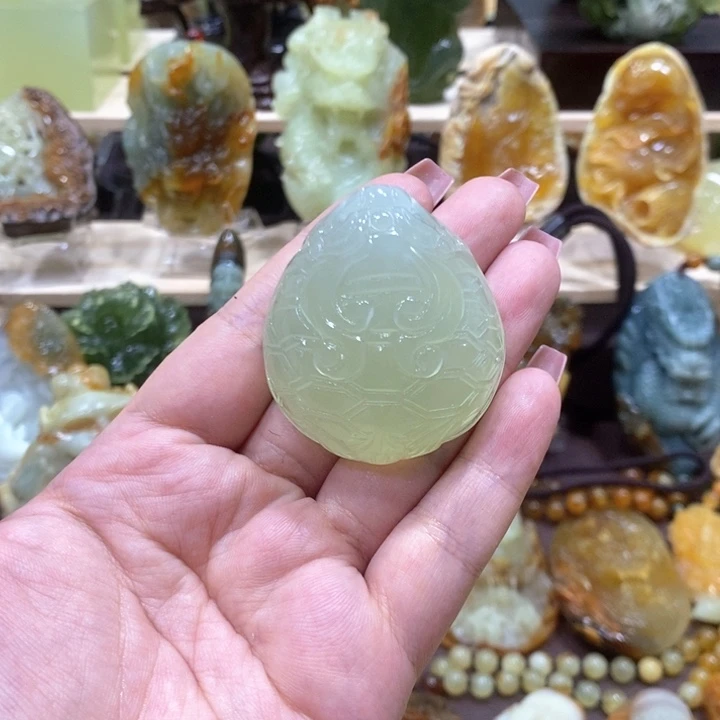 蛇纹石玉未镶嵌颈饰