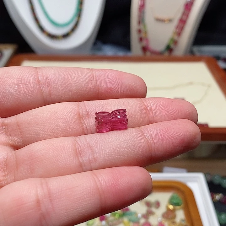 碧玺碧玺雕刻件未镶嵌王*士碧玺并蒂莲