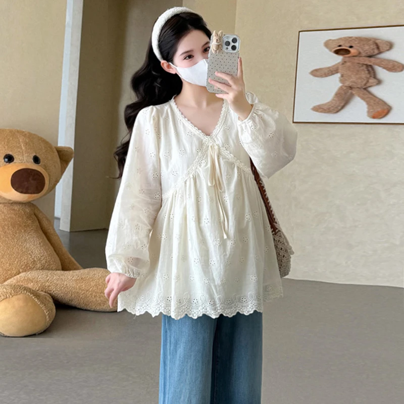 【伊伊】孕妇装2025秋季新款孕妇韩版V领蕾丝刺绣减龄娃娃衫上衣