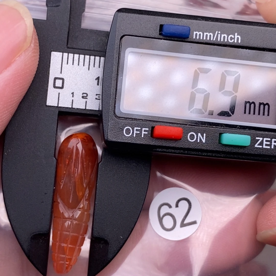 南红玛瑙未镶嵌配饰有瑕疵