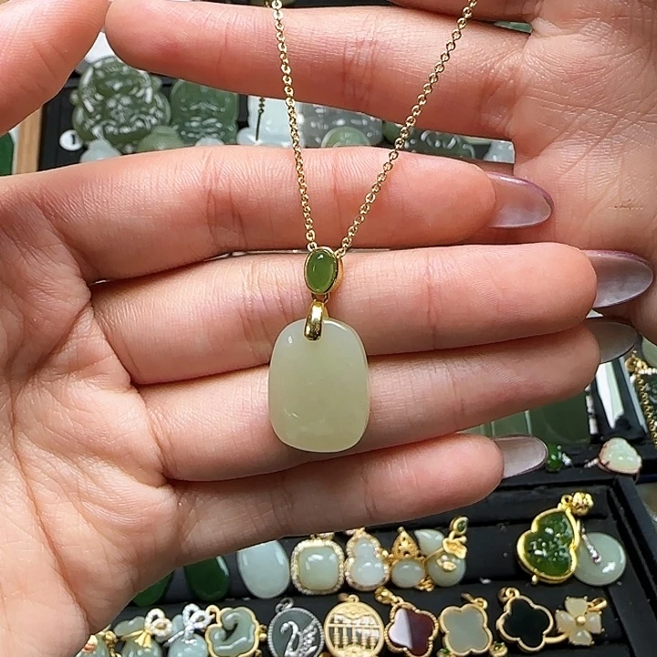 吊坠(赠链)银S925镶嵌和田玉