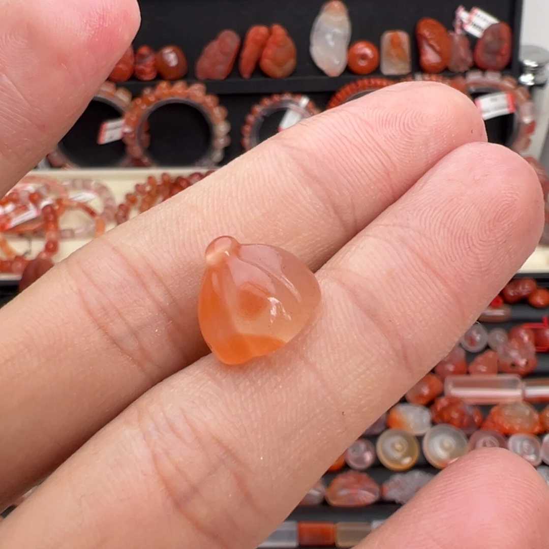 南红玛瑙未镶嵌颈饰莲蓬