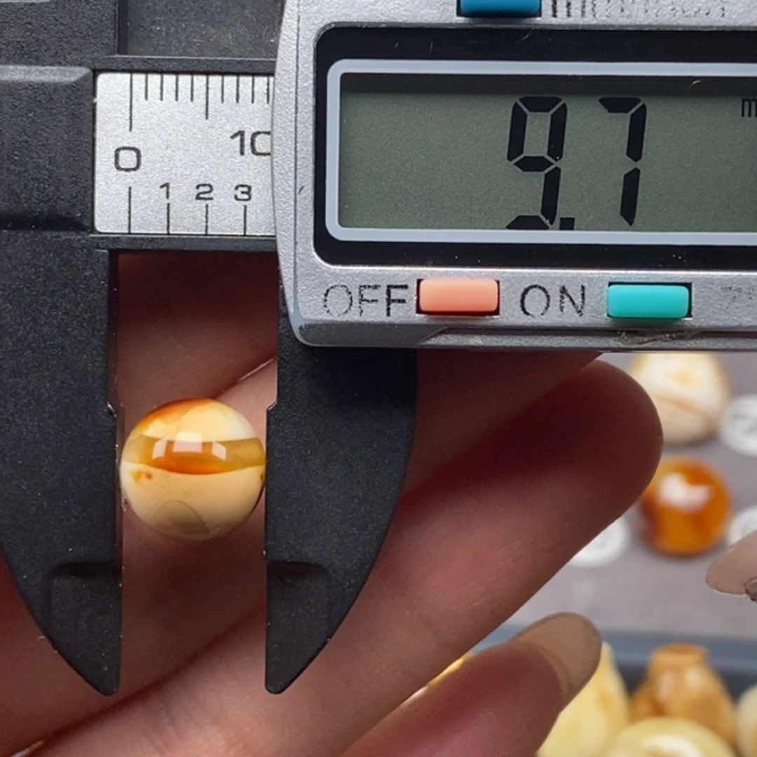 未镶嵌蜜蜡珠宝奇石