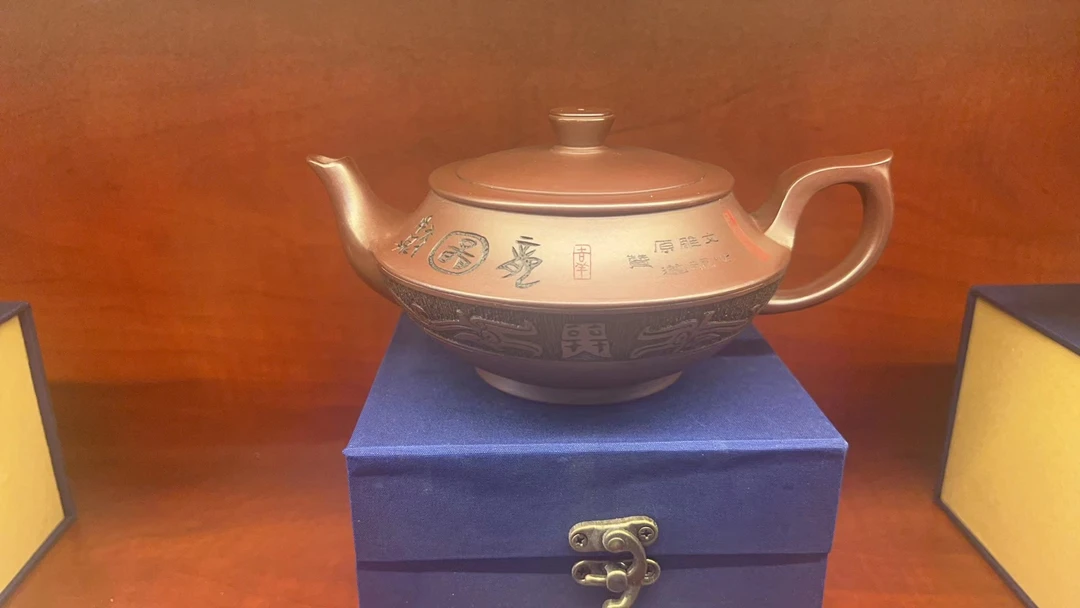 宜兴市DT863刻绘汉云家藏老紫泥[琦]精工全手紫砂壶