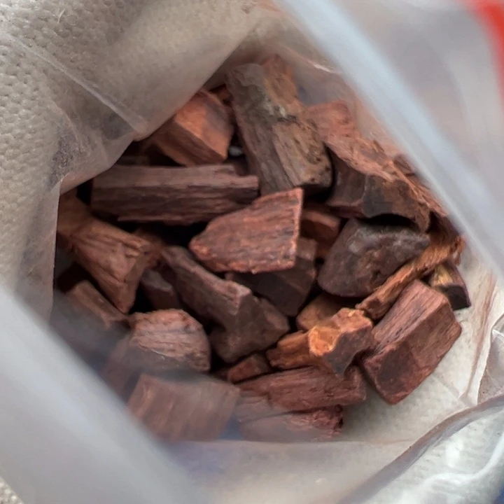 花梨木类红降碎料小米粒（10克）