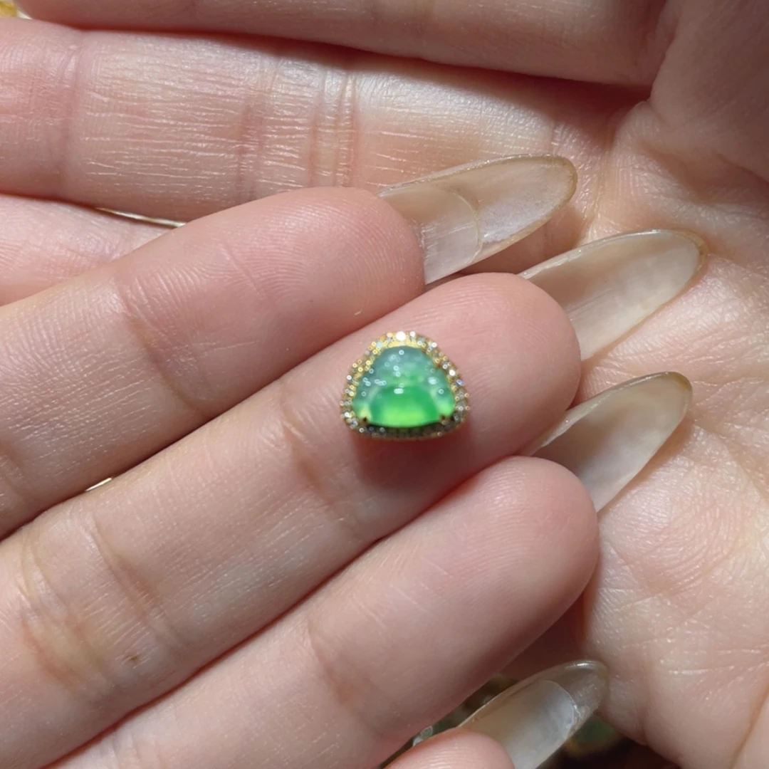 【闪购商品】颈饰18K金镶嵌翡翠