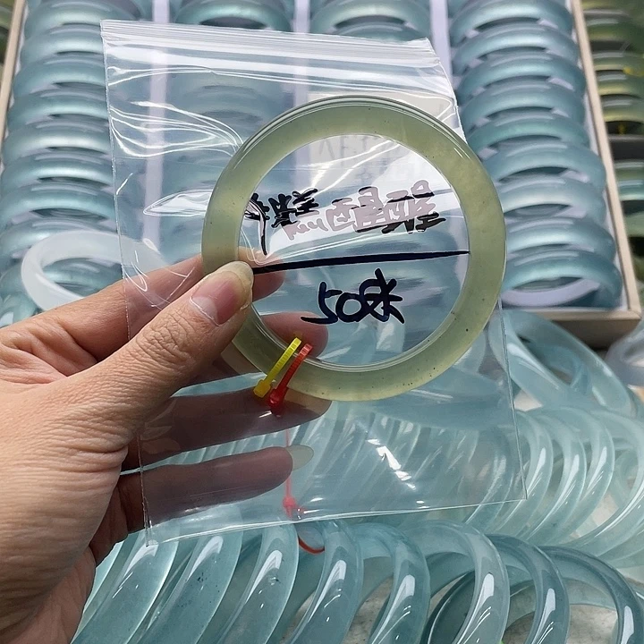 年***醒蛇纹石玉未镶嵌手镯