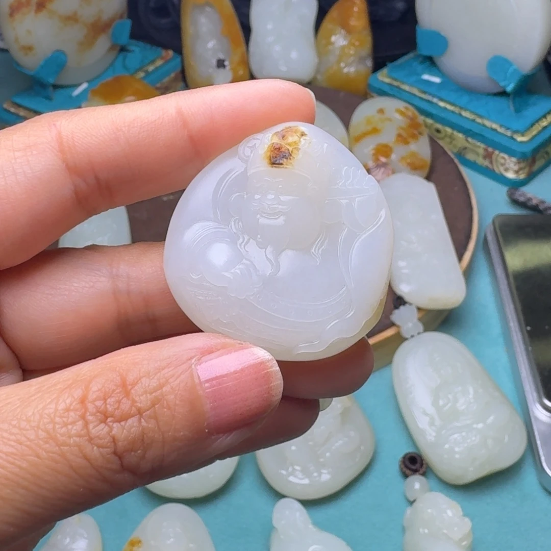 &***六和田玉未镶嵌颈饰