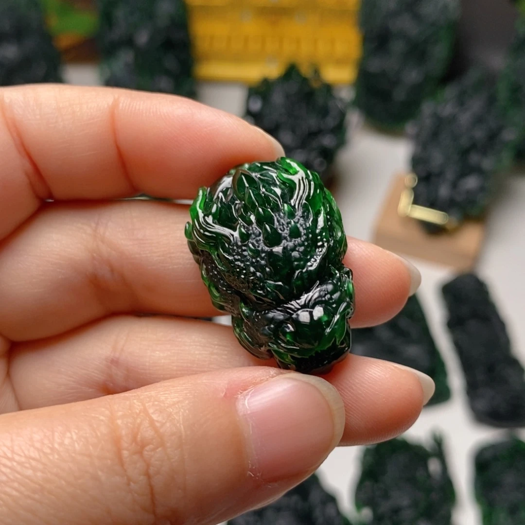 定制翡翠未镶嵌龙头