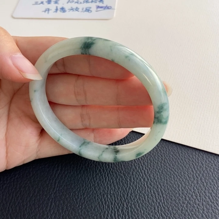 翡翠未镶嵌手镯58贵妃