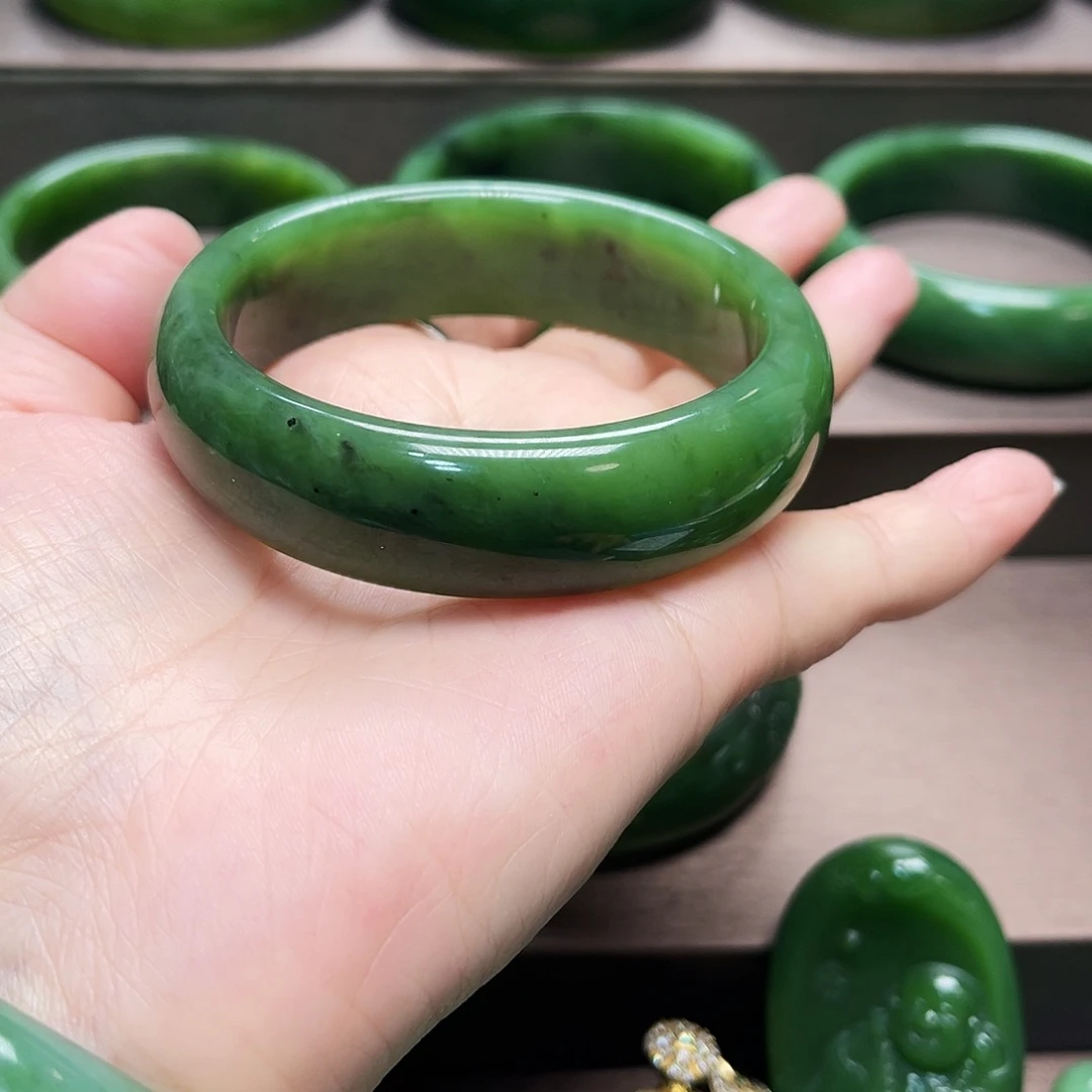 和田玉（碧玉）未镶嵌手镯
