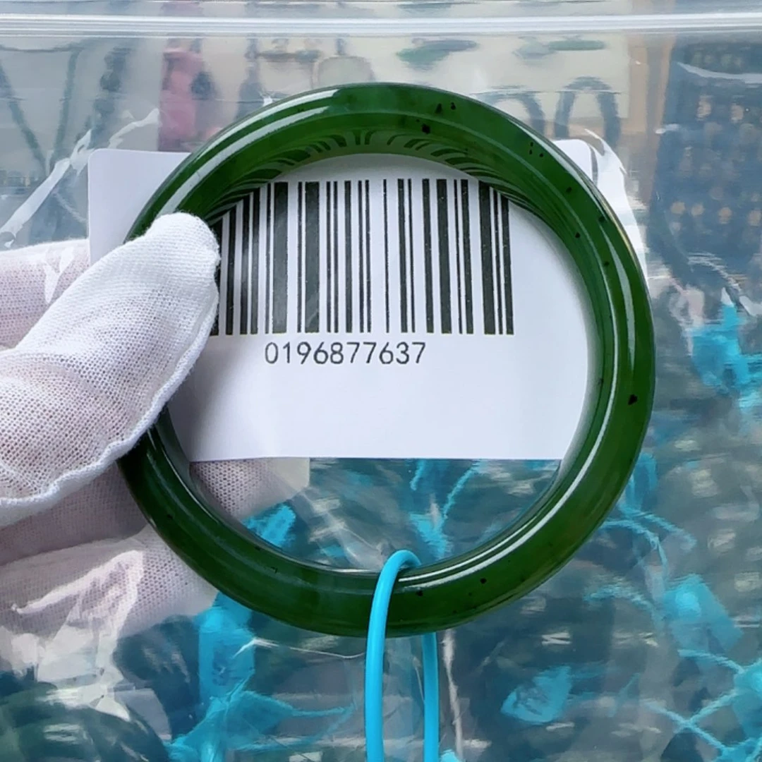 和田玉手镯未镶嵌微瑕63