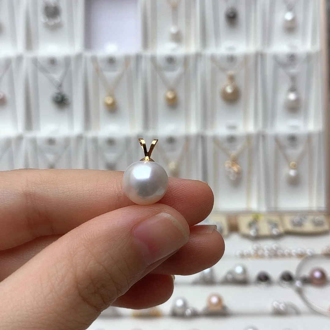 C***s吊坠(不含链)18K金镶嵌淡水珍珠